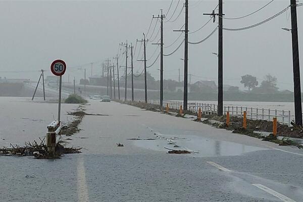 HAOS U JAPANU ZBOG TAJFUNA KANUN! Ima žrtava, 200.000 kuća bez struje