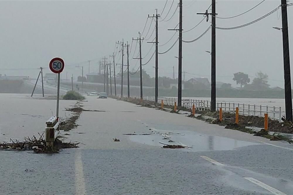 HAOS U JAPANU ZBOG TAJFUNA KANUN! Ima žrtava, 200.000 kuća bez struje
