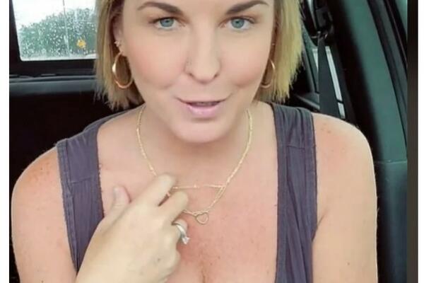 AU, KOLIKE SU! Kad budete videli zbog čega su joj komšije podigle OGRADU, pašćete sa stolice (VIDEO)