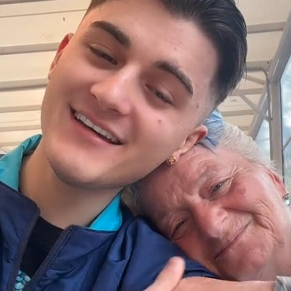 ON JEDVA PUNOLETAN, A NJOJ 76: Ovo NISU BAKA I UNUK, šokiraćete se kada vidite šta rade kada su SAMI (VIDEO)