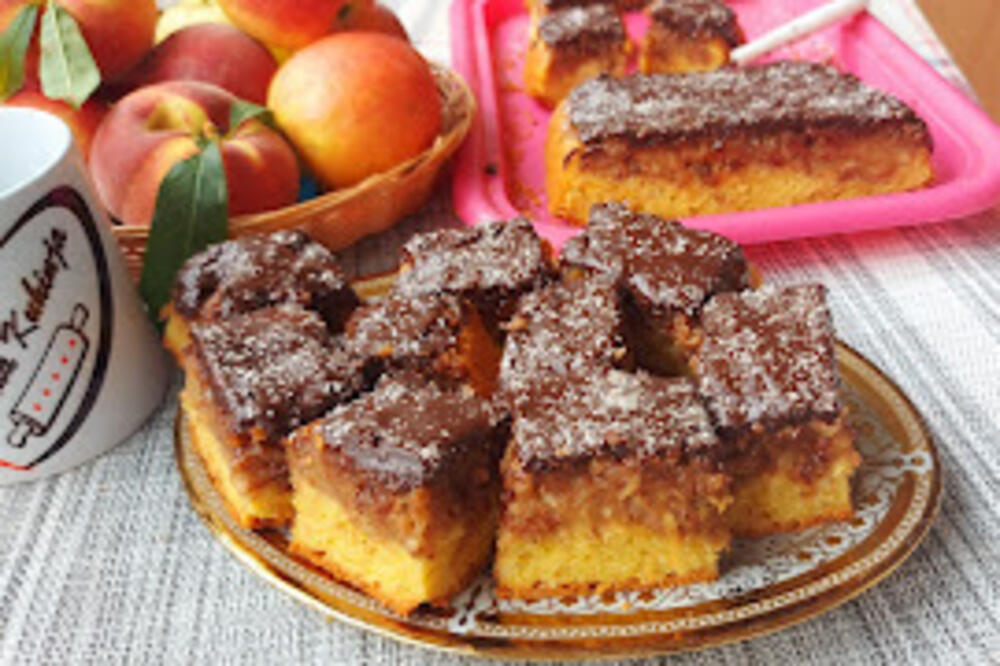 NAJSOČNIJI LETNJI KOLAČ PO BAKINOM RECEPTU: Ovo VOĆE mu daje SVEŽINU, a čokolada se TOPI u ustima (RECEPT)