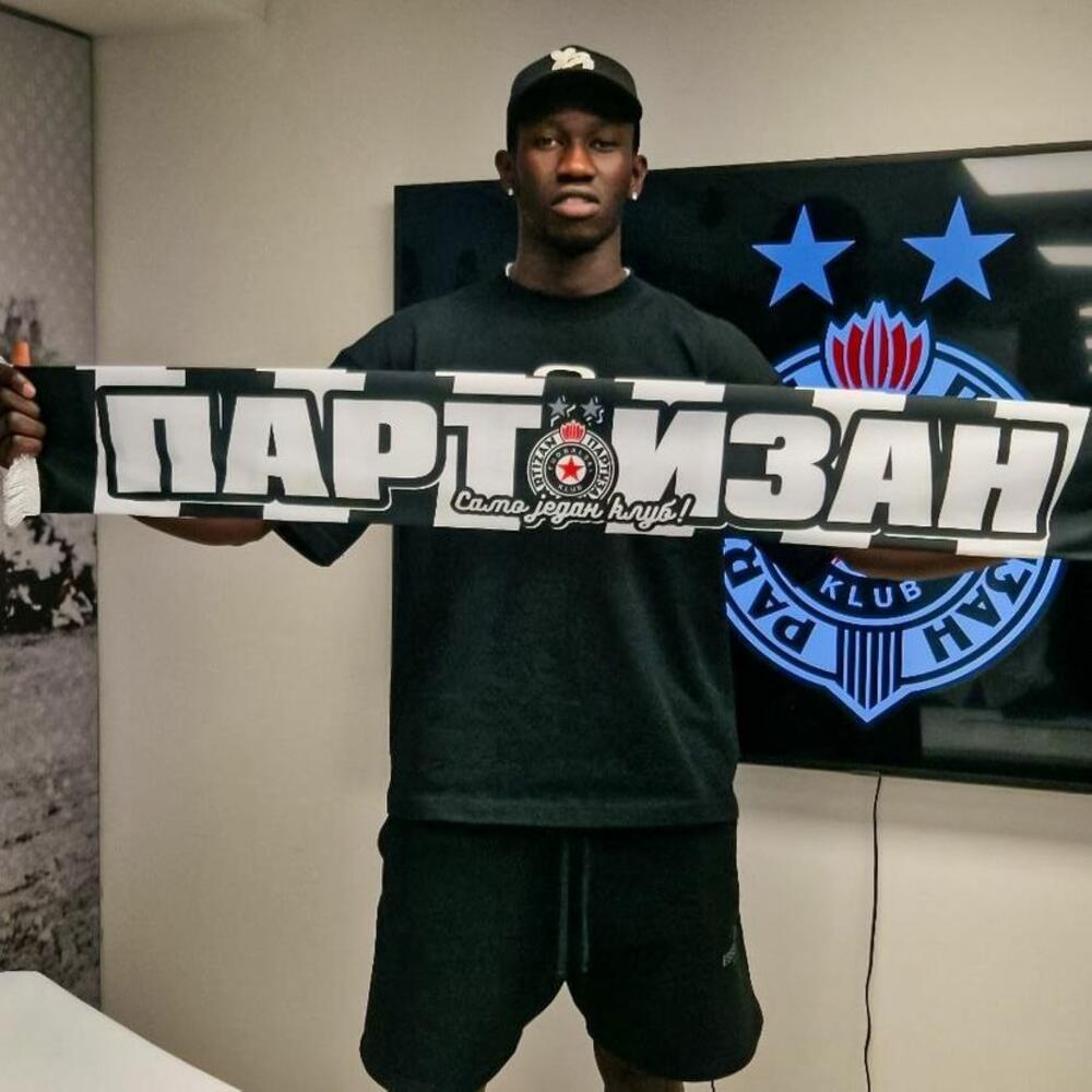 Frenk Kanute na promociji na stadionu Partizana