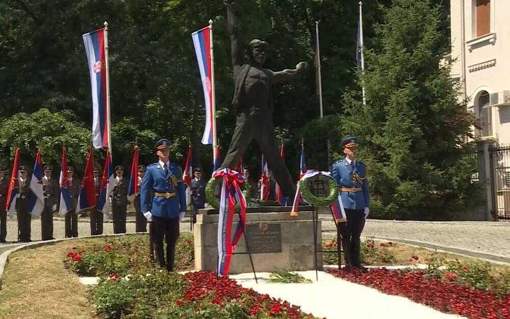 Spomenik poziv na Ustanak