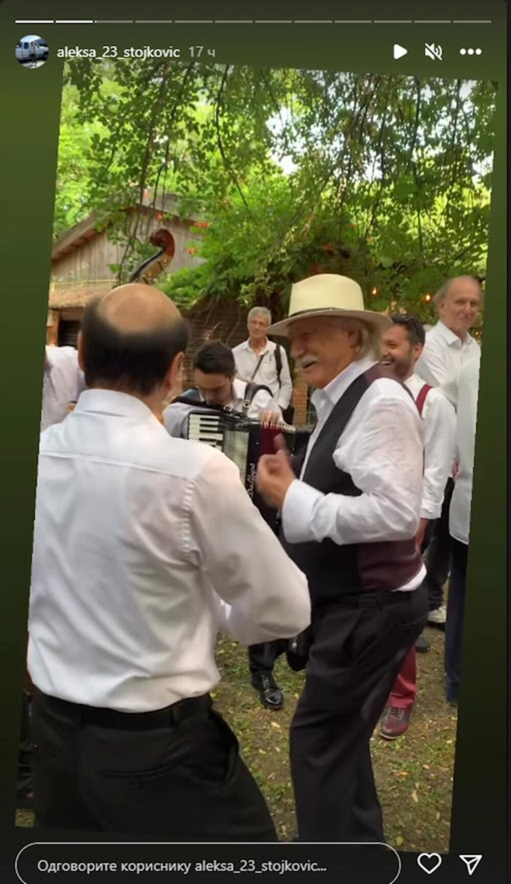  Na društvenim mrežama pojavili su se snimci sa intimne ceremonije