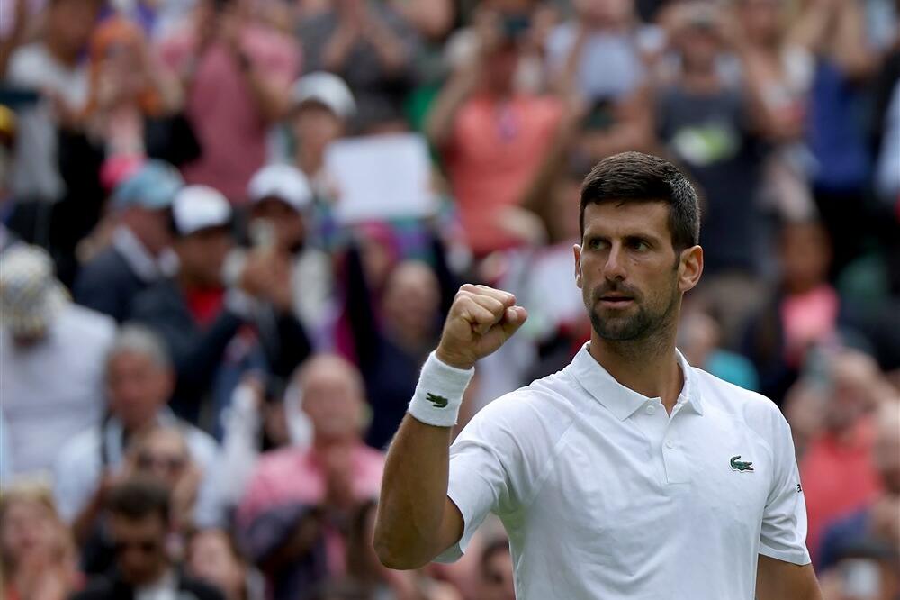 PIKSI, POGLEDAJ NOVU "OPCIJU!" Novak fudbalskim kvalitetima "ZAPALIO" Torino (VIDEO)