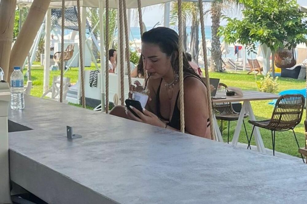 ESPRESO PAPARACO! Uhvatili smo RIJALITI ZVEZDU bez TRUNKE ŠMINKE: Ovakvu je niste VIĐALI