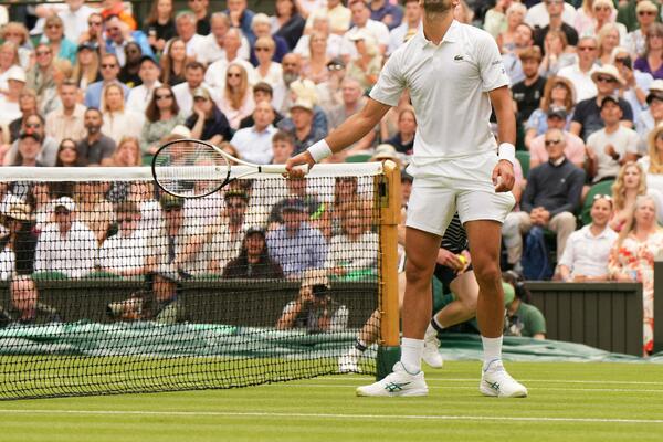 NOVAKU NIJE BILO SVEJEDNO: Srpski teniser ušao u raspravu sa sudijom! (FOTO)