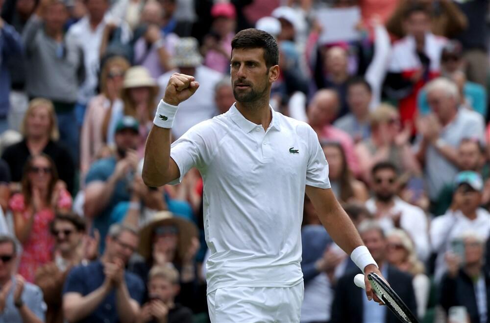 Novak Đoković tokom meča sa Pedrom Kaćinom na startu Vimbldona