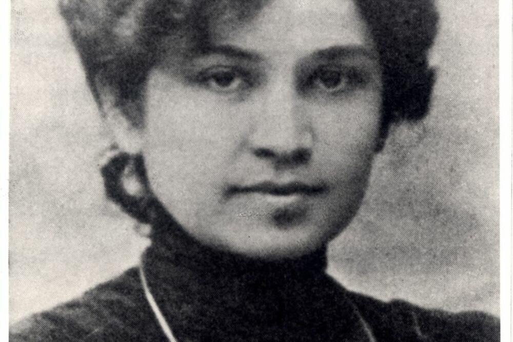 OVU SRPKINJU SU SVI ODBACILI KADA SE UDALA ZA ALBANCA: Bila je uspešna Beograđanka, rodila mu dete, a onda...