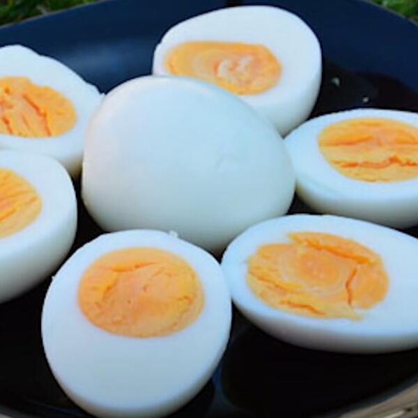 STRUČNJACI TVRDE DA SU OVAKO SPREMLJENA JAJA ČIST KANCER: Mnogi ih svakodnevno prave baš na ovaj način, čak i deci