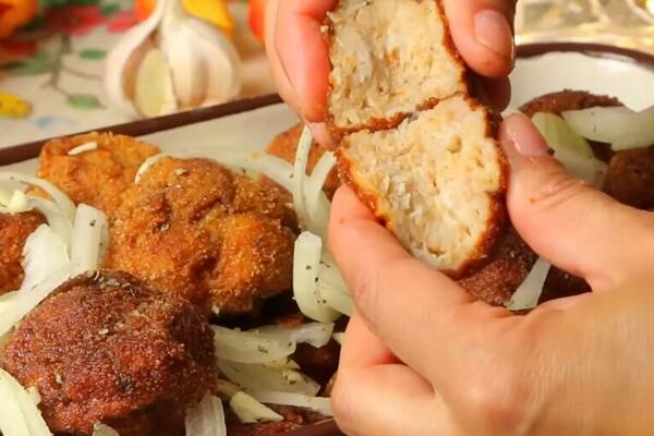 OVAKO SPREMLJENU PILETINU NIKO NE ODBIJA: Svi se UTRKUJU za RECEPT za najhrskavije MESNATE medaljone