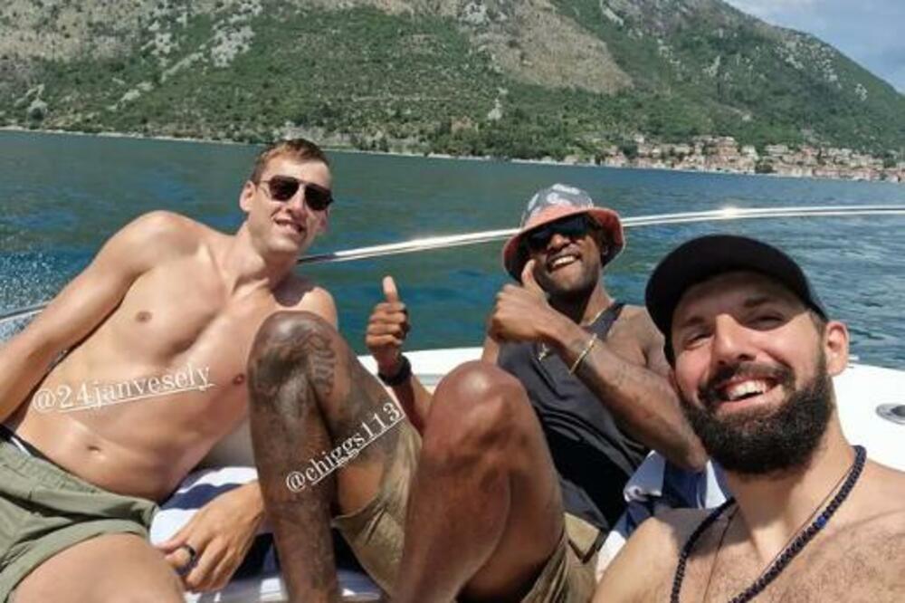 ZVEZDA I OLIMPIJAKOS ČEKAJU ODLUKU MIROTIĆA: On uživa u domovini sa ljubimcem navijača Partizana! (FOTO)