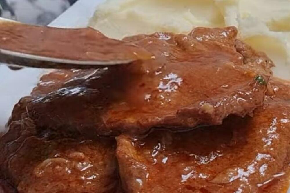 DANAS NAPRAVITE SOČAN NEDELJNI RUČAK: Teleće šnicle će uz ovaj trik biti NAJMEKANIJE