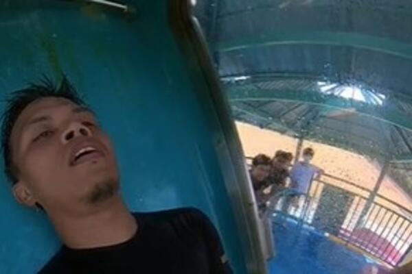 ŽELEO JE DA SE PROVOZA NA TOBOGANU, A ONDA JE USLEDILA DRAMA: Ono gde je ZAVRŠIO nema ni u HOROR FILMOVIMA (VIDEO)