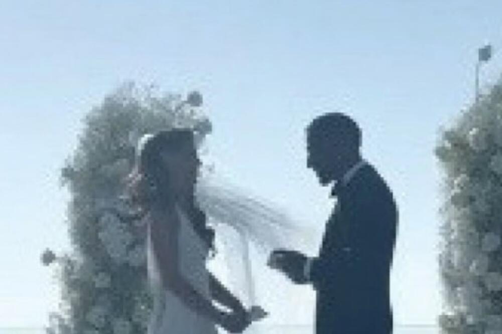 TREBALO JE DA RAZMENE ZAVETE, A ONDA JE PREKINUTA CEREMONIJA: Pogledali su iza SEBE i nisu verovali ŠTA SE DEŠAVA