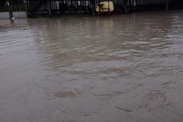 OBILNE PADAVINE OPET NAPRAVILE HAOS KOD ČAČKA: Kritično kod manastira Trnava, SVE raspoložive ekipe na terenu FOTO