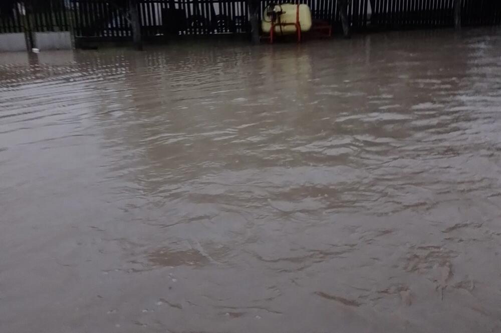 IZDATO CRVENO UPOZORENJE! Opasno NEVREME u Rijeci donelo OGROMNOE BUJICE, meterolozi ZABRINUTI