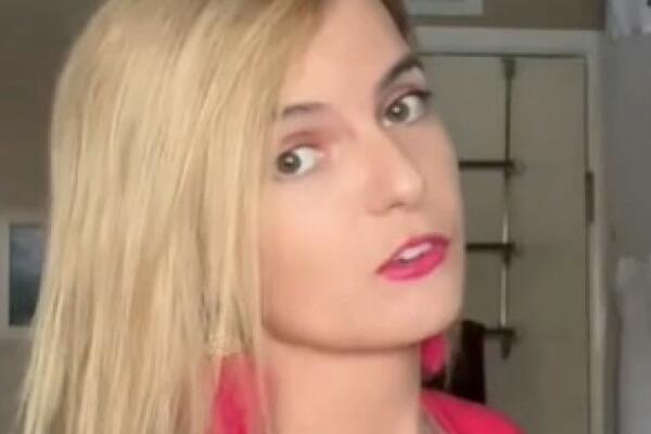 U AVIONU JE VIDELA ZGODNOG MUŠKARCA, PA MU OSTAVILA PORUKU NA SALVETI: Njegovu REAKCIJU nije mogla ni da ZAMISLI