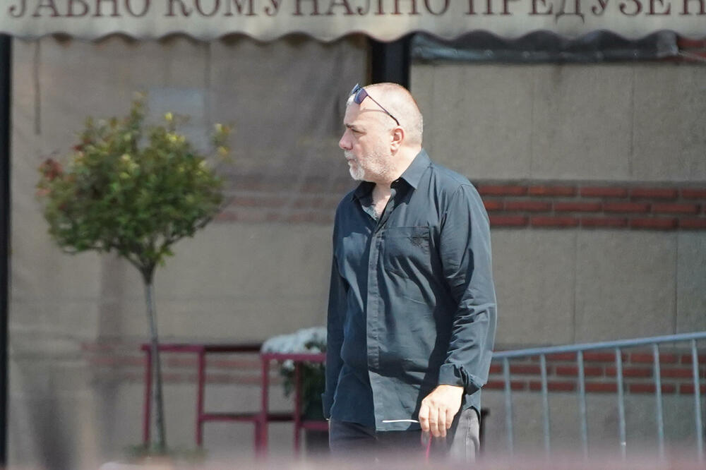 NIKOLA KOJO NAKON SAHRANE BRATA SKRHAN BOLOM: Glumac uslikan nakon OPELA, velika TRAGEDIJA ZA PORODICU