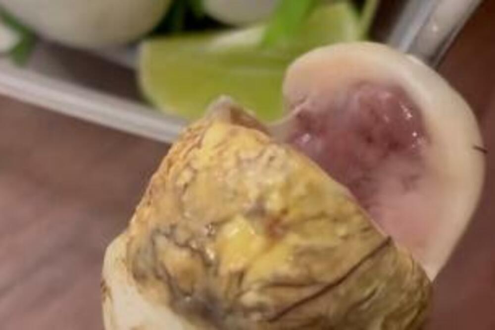 POJELA JE FETUS OVE ŽIVOTINJE I ŽALILA SE ŠTO JE NEDOVOLJNO RAZVIJENA: Ono što je rekla će vas ŠOKIRATI (VIDEO)