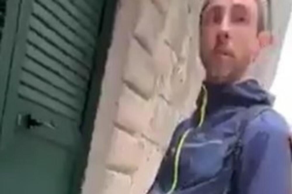 HRVAT POKUŠAO DA NASAMARI TURISTU, SNIMAK SA KORČULE OPET ZAPALIO MREŽE: Pokazivao mu "kuću NIKOLE TESLE"...(VIDEO)