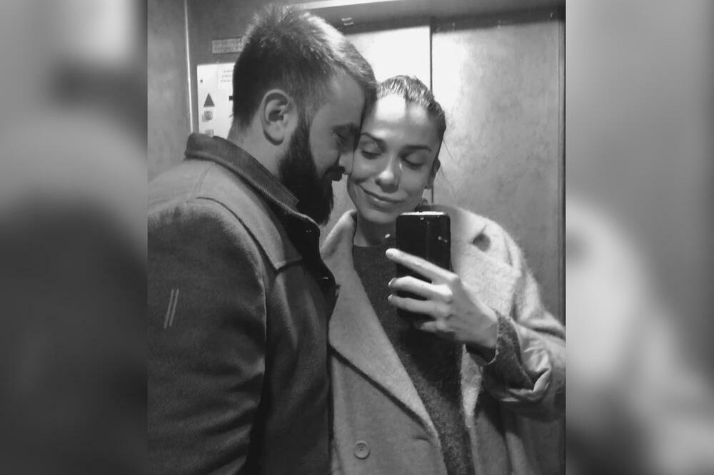 MLADA SRPSKA GLUMICA IZNENADA PREMINULA - Suprug ostavio poruku koja SLAMA SRCA: "Izvini ljubavi..." (FOTO)