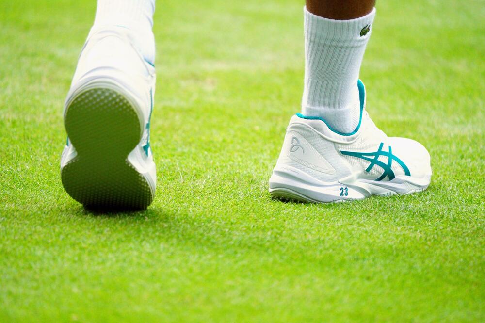 Neprijatan miris nestaje odmah iz obuće: Samo ubacite 1 namirnicu i desiće se čudo