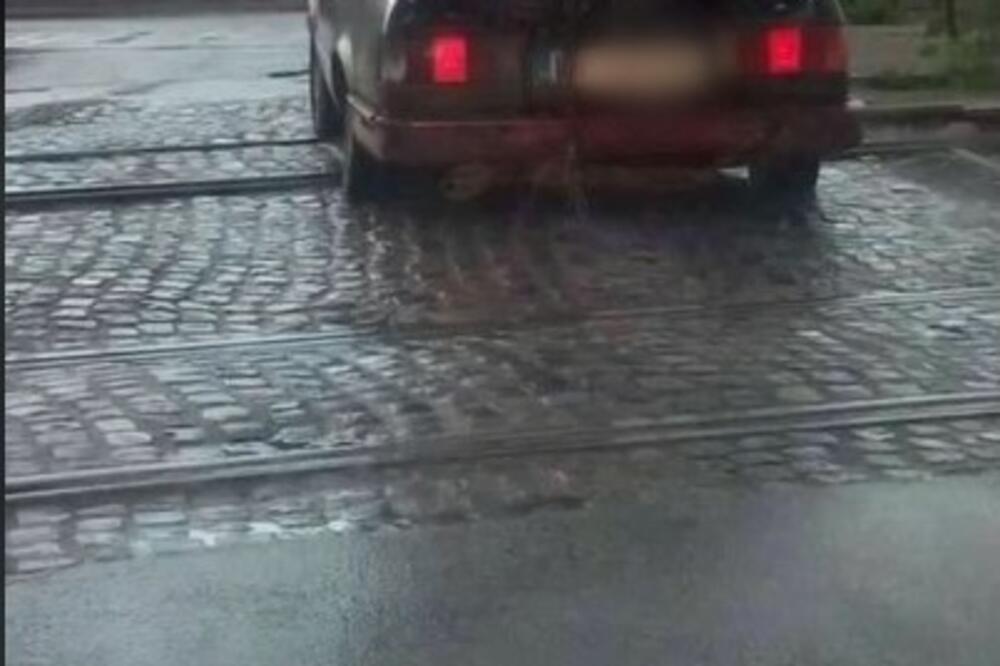 "POBESNELI" KRAGUJEVČANIN PROVOZAO OPEL TRANSFORMERSA: Ljudi ZINU od ŠOKA kad vide OVU SKALAMERIJU na PUTU! (FOTO)