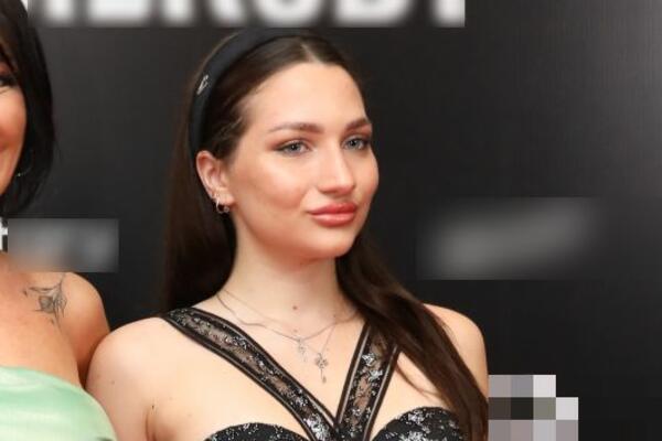 KO JE TIFANI PERIĆ? Živi kao prava BOGATAŠICA, a majka joj je jako USPEŠNA SRPKINJA: San svake TINEJDŽERKE