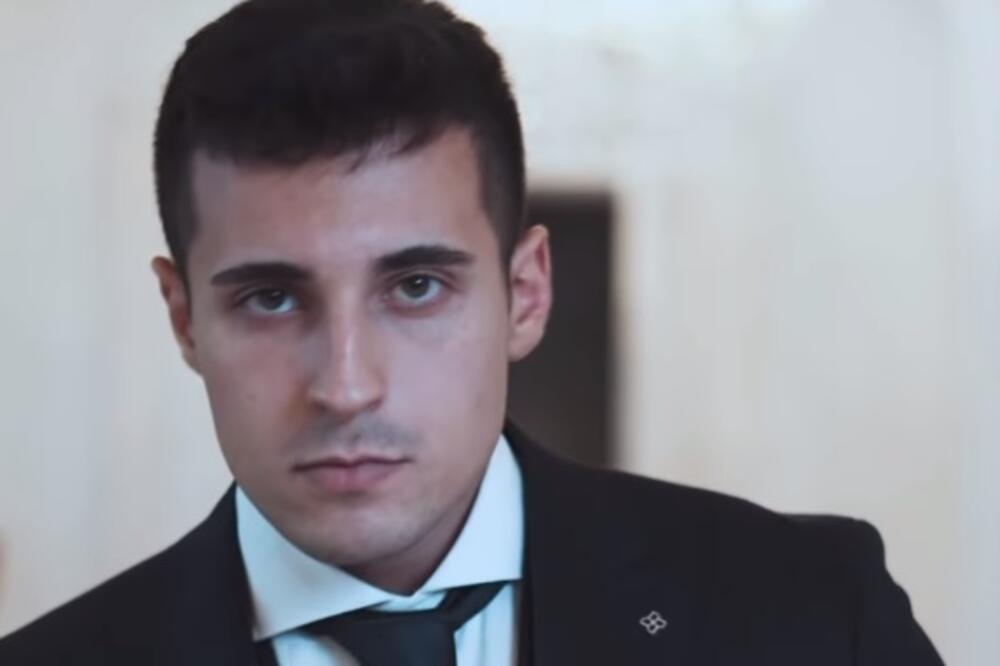 SIN DRAGANE MIRKOVIĆ JE FRAJER BOLI GLAVA! Ono što on VOZI priželjkuju svi MUŠKARCI, ali i ŽENE (FOTO)