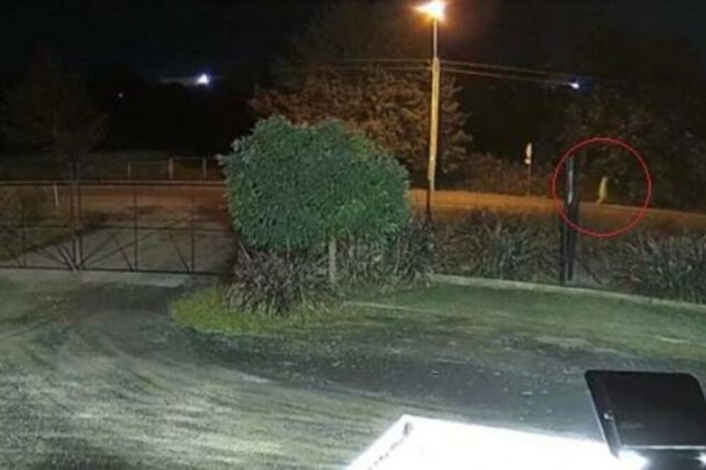 SAMA TUMARALA ULICOM: Policija našla jeziv snimak nestale tinejdžerke, ovde je viđena poslednji put!