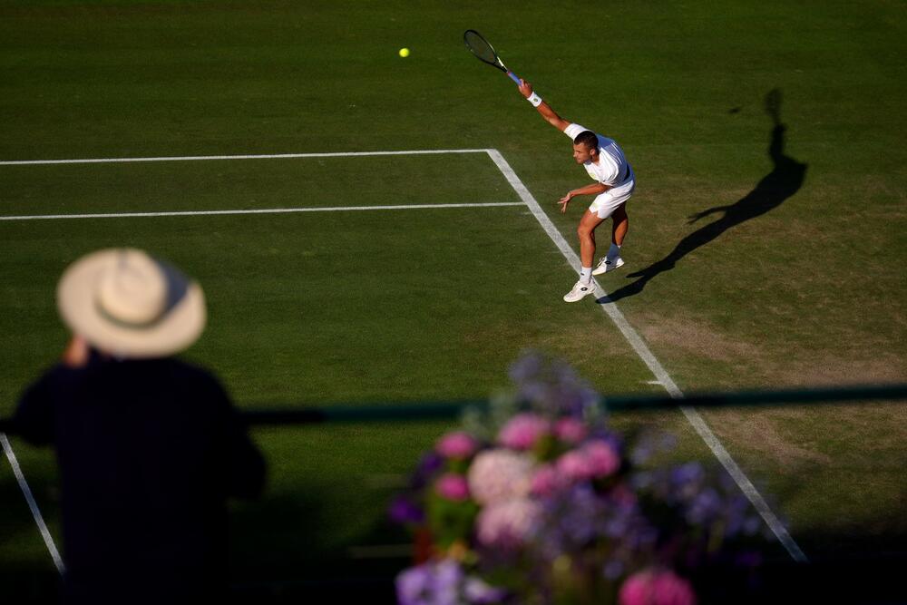 Laslo Đere na meču protiv Bena Šeltona