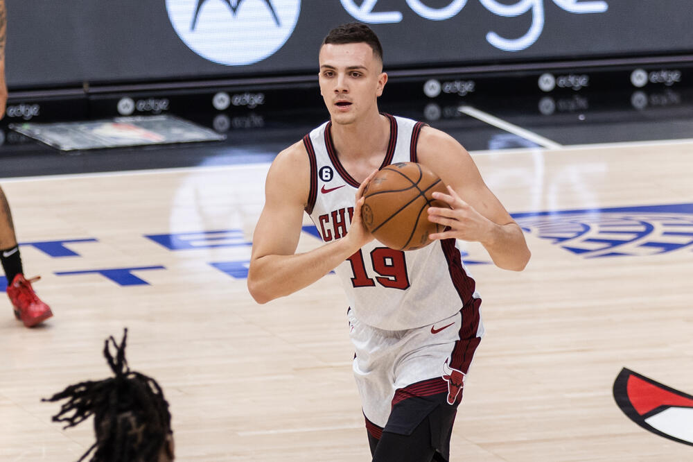 SIMONOVIĆ NUĐEN PARTIZANU, A NA KRAJU STIGAO U ZVEZDU: Poznato koliko će para zaraditi na Malom Kalemegdanu!