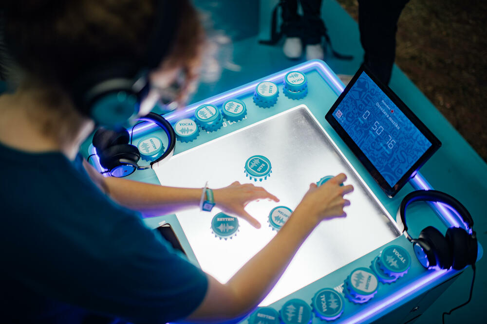 HEINEKEN® SILVER NA EXIT 2023 OSVEŽAVA MUZIKU I PREDSTAVLJA NAJUZBUDLJIVIJA IMENA ALTERNATIVNE ELEKTRONSKE MUZIKE!