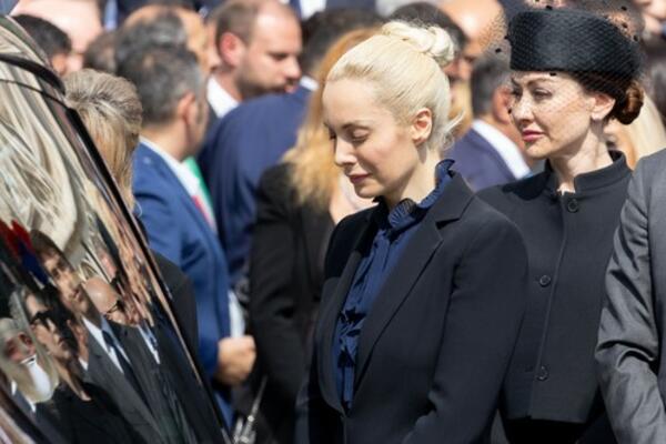 OVO JE LEPA MARTA KOJOJ JE BERLUSKONI OSTAVIO 100 MILIONA EVRA: Nije mogao da joj ODOLI, sa njom je ostao do KRAJA