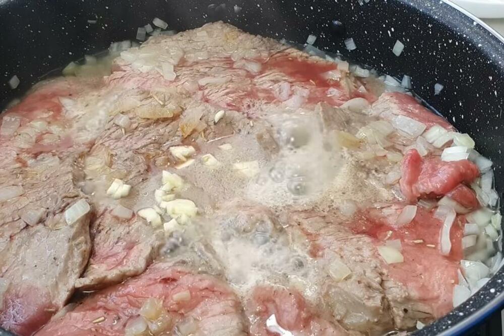 SAMO OVAKO SE SPREMAJU SOČNE SVINJSKE ŠNICLE: 3 kašičice OVOG SASTOJKA menjaju UKUS, ne postoje BOLJE