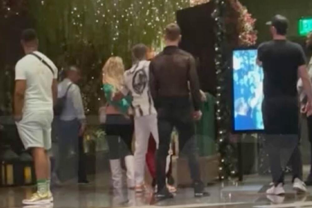 ISPLIVAO SNIMAK: Britni Spirs POPILA šljagu od obezbeđenja NBA superstara! (VIDEO)