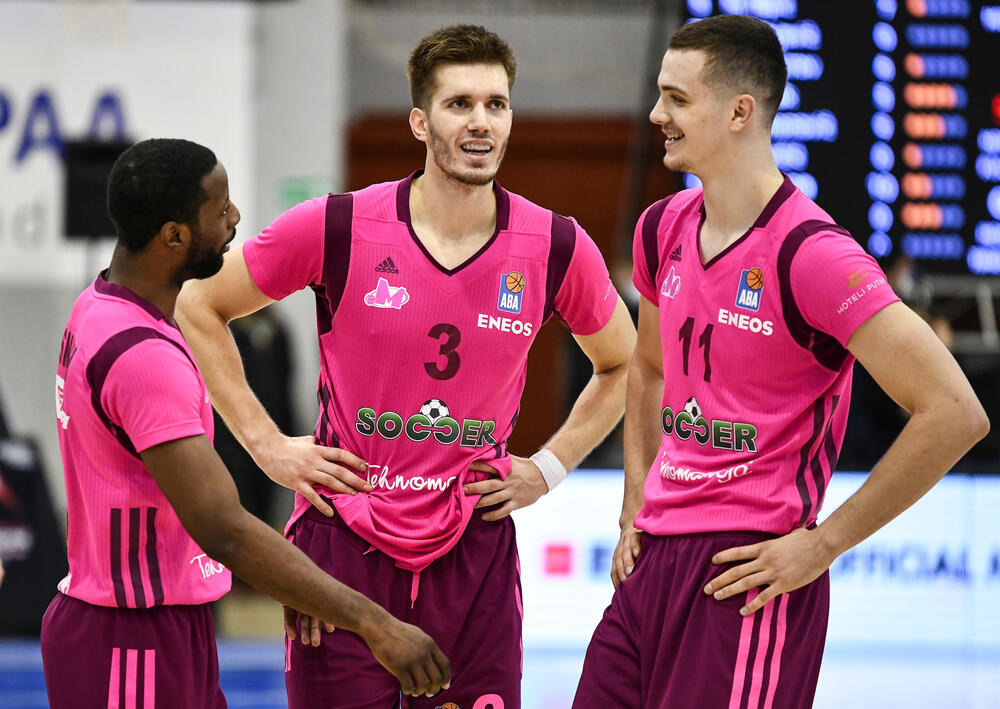 Dejšon Smit, Filip Petrušev i Marko Simonović u dresu Mege