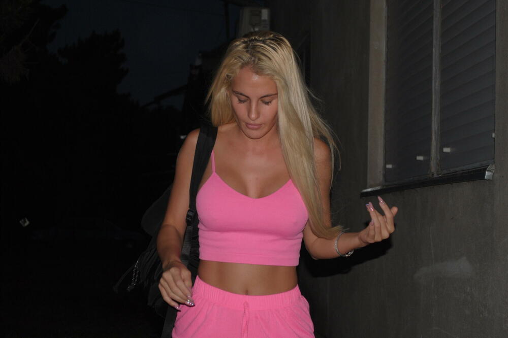 ATRAKTIVNA PLAVUŠA MAZNULA OPASNOG FRAJERA I ZBOG NJEGA OTIŠLA DALEKO: Pašće vam VILICA kada vidite ovog APOLONA