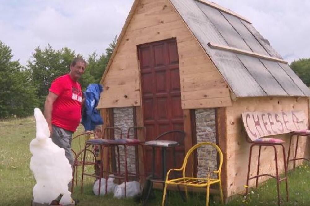 GORŠTAK RAJKO ŽIVI KAO NJEGOV ĐED, ALI JE POKRENUO BIZNIS: Turisti kad dođu nemaju ni FRIŽIDER, ali se rado vraćaju