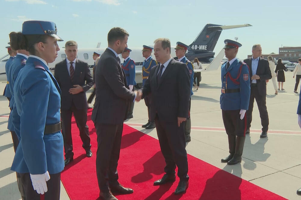 MINISTAR DAČIĆ DOČEKAO JAKOVA MILATOVIĆA NA AERODROMU "NIKOLA TESLA": Došao u dvodnevnu posetu! (VIDEO)