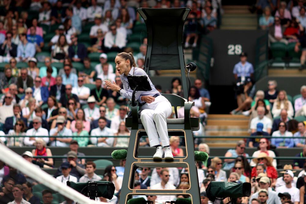 ŽESTOKA SVAĐA: Greška lepe Marijane, razbesnela mladog Italijana! (VIDEO)