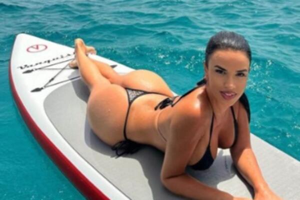 VLAŽNA I ZATEGNUTA KAO PRAĆKA! Vatrena HRVATICA pokazala gde je NAJJAČA: Ove fotke nisu za MALOLETNE, VRELO