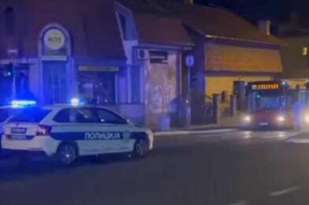 TEŠKA NESREĆA NA ZVEZDARI: Oba auta SMRSKANA, SRČA na sve strane! Ima povređenih!