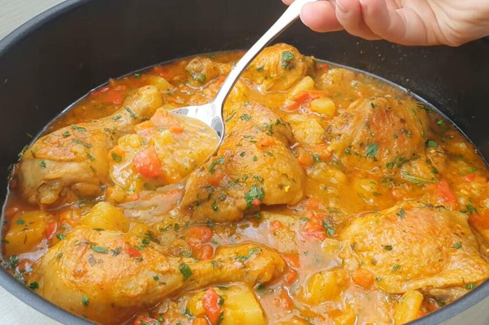 PILEĆI PAPRIKAŠ SA DODATKOM KUKURUZA I BELOG LUKA: Savršeno ukusno jelo za ručak, obožavaćete ga