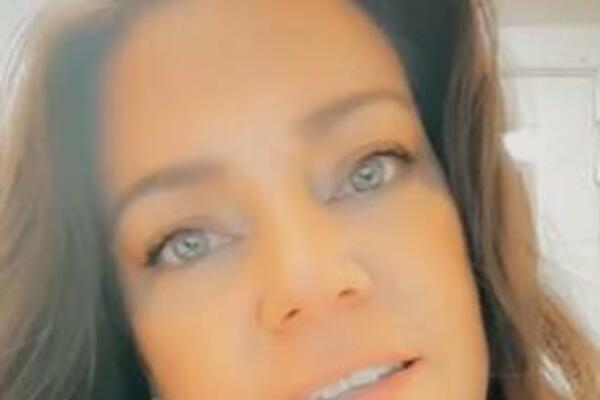 TREBALO JE DA SE UDA, A ONDA JE PRONAŠLA VERENIKOVU SLIKU: Samo 1 detalj na njoj je bio DOVOLJAN da OTKRIJE PREVARU