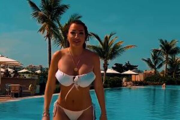 RAZGOLITILA SE I OBLINE POKAZALA NA IZVOLTE: Liniju dovela do SAVRŠENSTVA, pa pokazala kako sada GORI