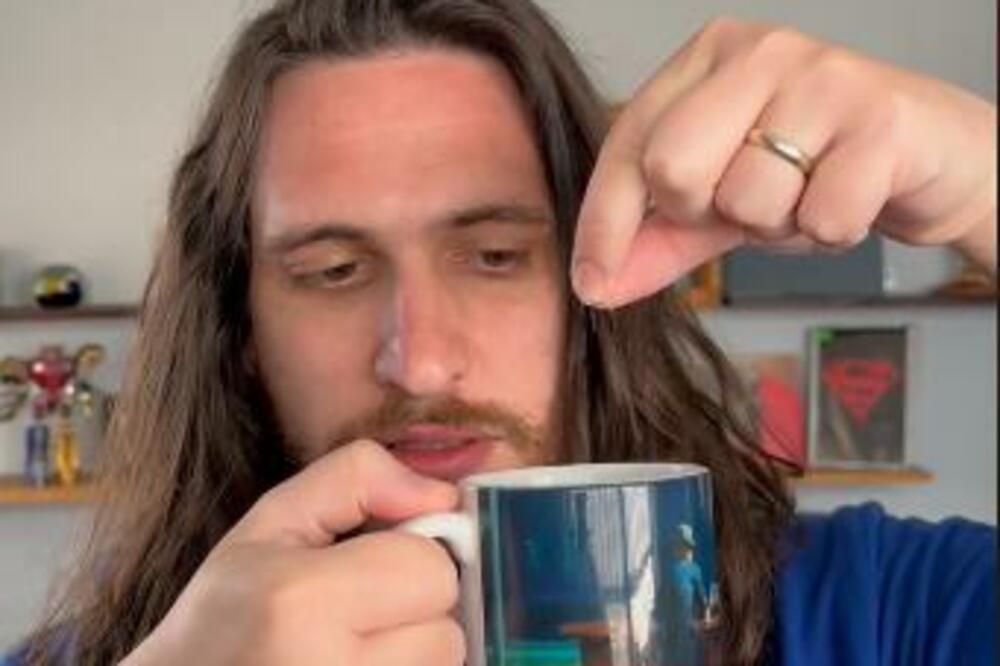 AKO VAM SMETA GORAK UKUS KAFE NIKAKO NE TREBA DA STAVLJATE ŠEĆER: Čovek OBJASNIO sve u 23 sekunde (VIDEO)