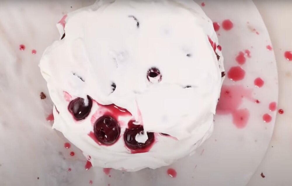 Švarcvald torta, Torta, Višnje