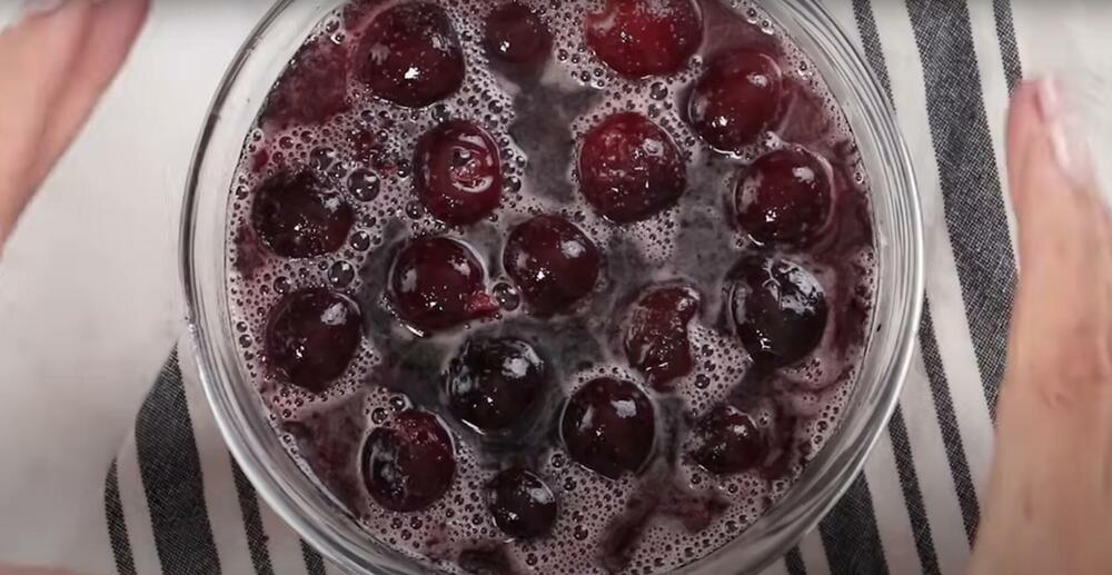 Švarcvald torta, Torta, Višnje